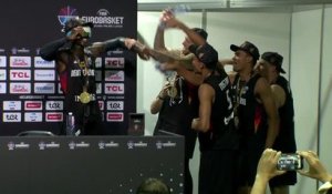 Allemagne - La conférence de presse interrompue pour célébrer l’anniversaire de Schröder !