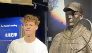 Shanghai 2025 - Quand Jannik Sinner découvre la statue en terre cuite à son effigie