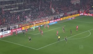 Bayern - Le but de Luiz Diaz dans un angle impossible