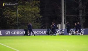Premier entraînement sans ballon - Foot - Bleus