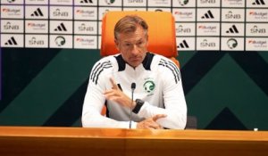 Hervé Renard (Arabie Saoudite) interrompt sa conférence de presse au moment de l’appel à la prière - Foot - Amical