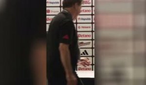 Flamengo - Explosion de joie en pleine conférence de presse !