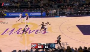 Thunder - Gilgeous-Alexander envoyé hors des limites du terrain par Edwards