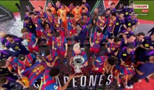 La remise du trophée au Barça - Foot - Super Coupe d'Espagne