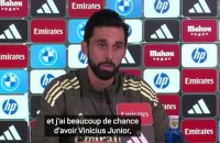Real Madrid - Arbeloa veut un Vinicius "qui sourit, qui s'amuse, qui danse"
