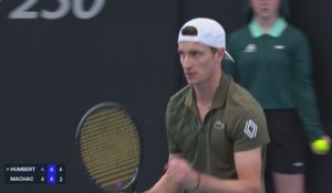 Adélaïde - Machac prive Humbert du titre