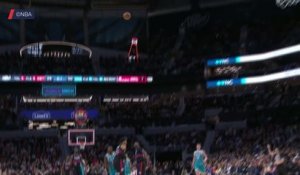 Hornets - L'incroyable buzzer beater de Sion James face aux Pistons