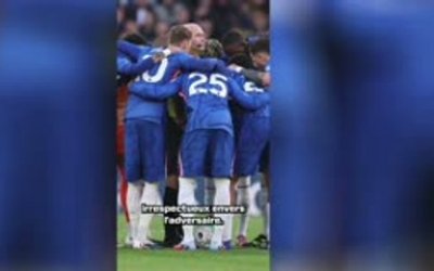 Chelsea - Rosenior mécontent de la scène avec l'arbitre au milieu de ses joueurs