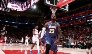 Lakers - LeBron enchaîne les dunks face aux Rockets