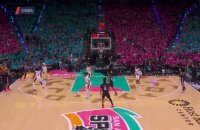 Spurs - Wembanyama réussit un tir à trois points incroyable depuis le coin