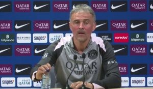 PSG - Luis Enrique esquive le sujet Lucas Chevalier