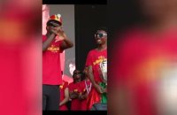 Lens - Une foule en liesse pour fêter les héros lensois