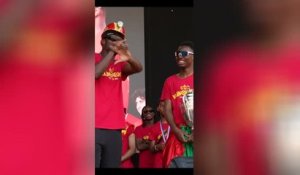 Lens - Une foule en liesse pour fêter les héros lensois