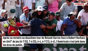 Grosses célébrations et vol de raquette : une fin de match irréelle pour Frances Tiafoe à Roland-Garros - Tennis -  - Roland-Garros