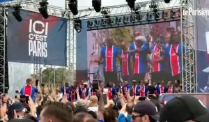 L’émotion des 18 000 supporters du PSG présents à Budapest avant la finale