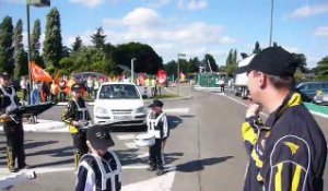 Chaîne humaine à la base aérienne de Cambrai