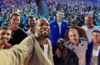 Sport 2026 - Novak Djokovic en mode WWE au Fanatics Fest avec Messi, Bieber, Brady et Durant