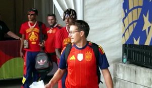 Grosse ambiance dans le bus espagnol au départ du stade de New York - Foot - Coupe du monde 2026
