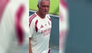 Real Madrid - Quand José Mourinho propose de l’eau aux journalistes…