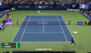 Toronto - Rybakina s'en sort face à Gauff et rejoint Swiatek en finale