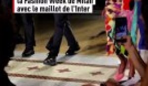 Benjamin Pavard défile à la Fashion Week de Milan avec le maillot de l'Inter - Foot - Serie A