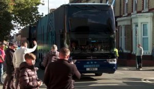 Man. City - Les images de l’arrivée hostile des Citizens à Anfield