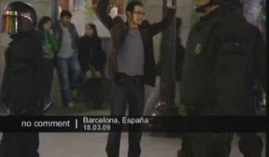 Affrontements entre étudiants et police à Barcelone