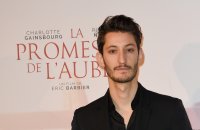 Pierre Niney en enquêteur d'un crash aérien dans Boîte noire
