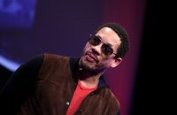JoeyStarr en tournage : son selfie avec Mathilde Seigner et Christian Clavier