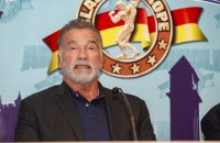 Arnold Schwarzenegger en président des États-Unis dans Kung Fury 2