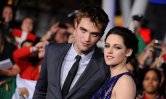 Robert Pattinson et Kristen Stewart lors de la première du film 