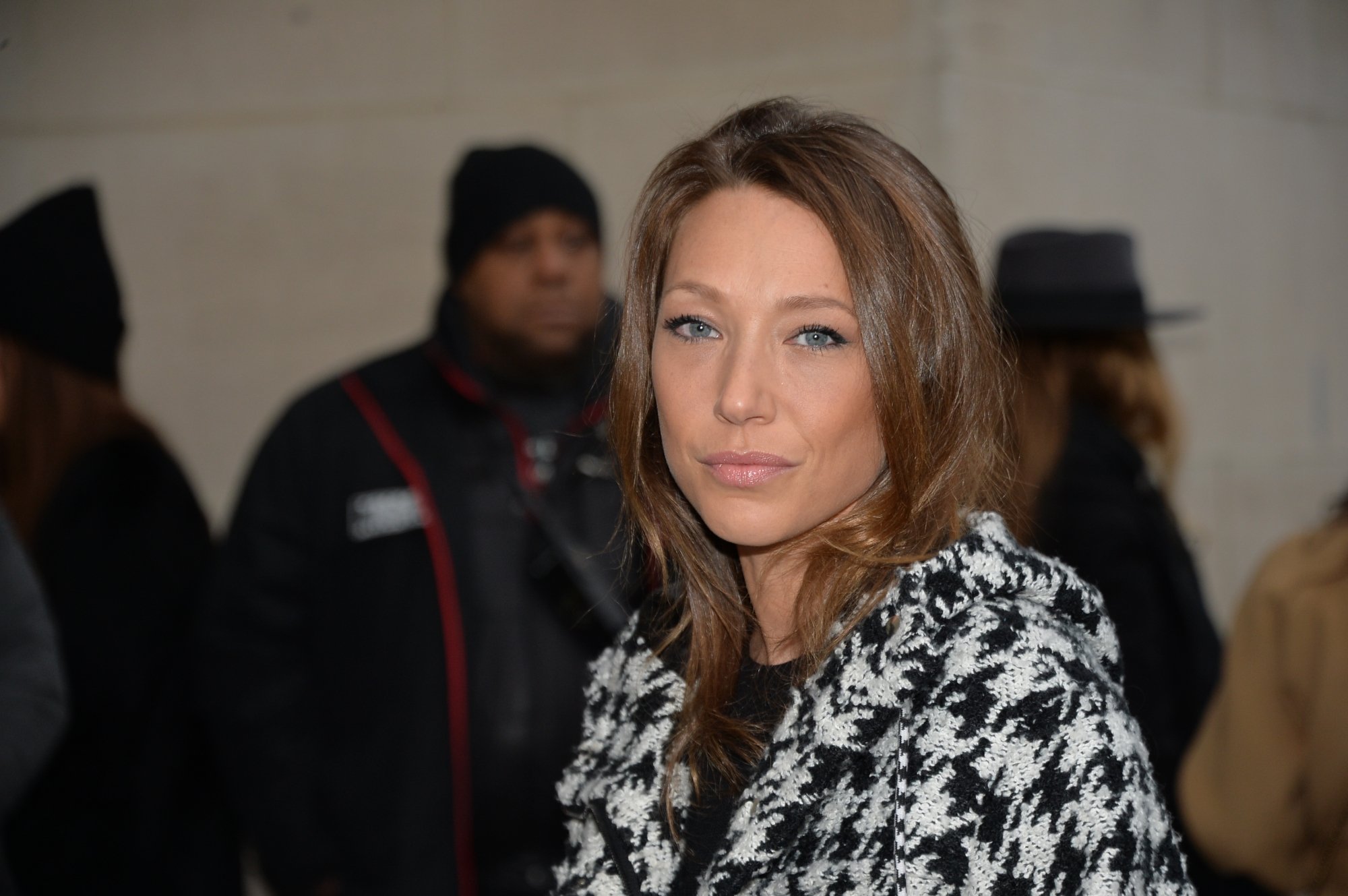 Laura Smet au défilé de mode Chanel collection Haute-Couture printemps-été 2017 au Grand Palais à Paris, le 24 janvier 2017.