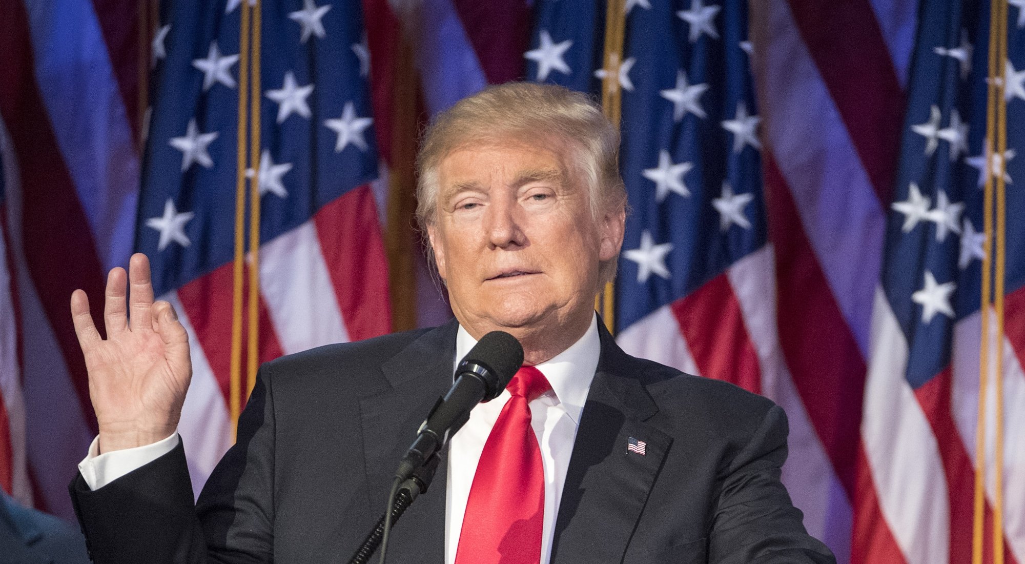 Donald Trump en plein discours pendant la nuit des élections présidentielles américaines, le 9 novembre 2016.