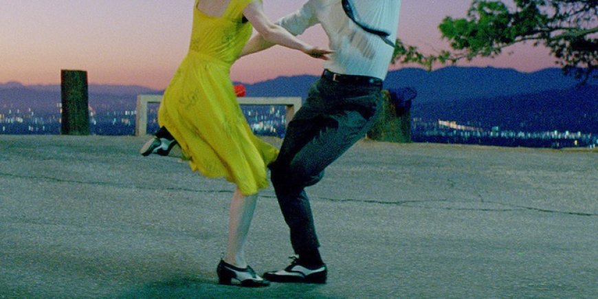 Emma Stone et Ryan Gosling en pleine chorégraphie pour la comédie musicale La La Land