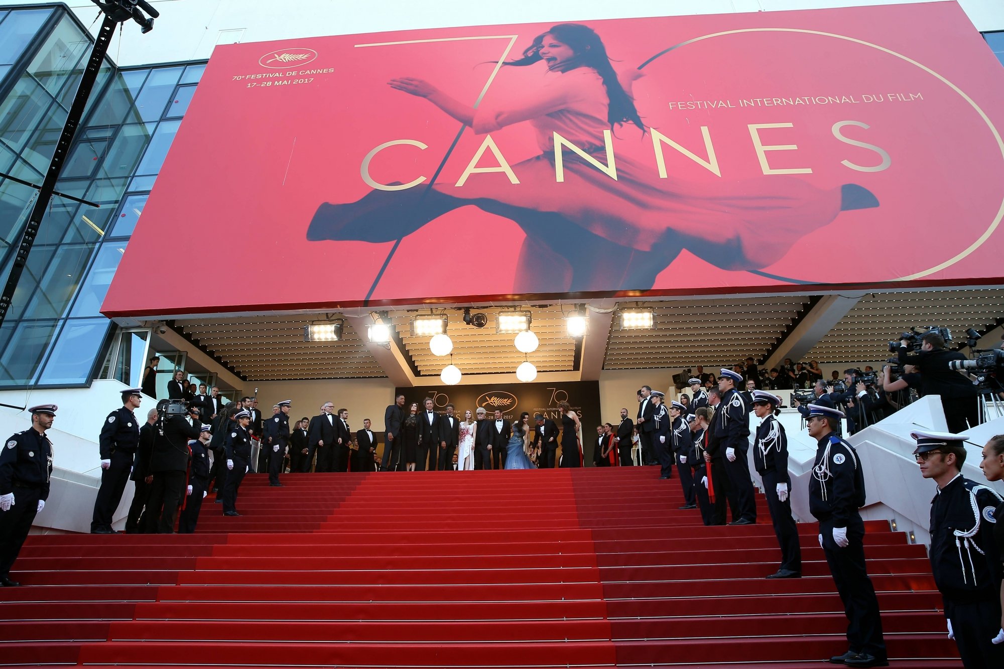 Montée des marches de la cérémonie de clôture du 70e Festival de Cannes, le 28 mai 2017.
