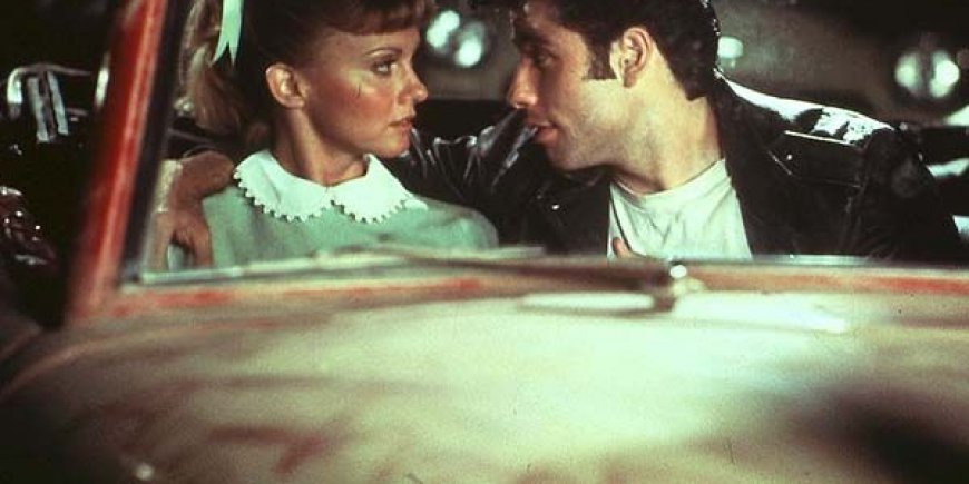 John Travolta et Olivia Newton-John dans 