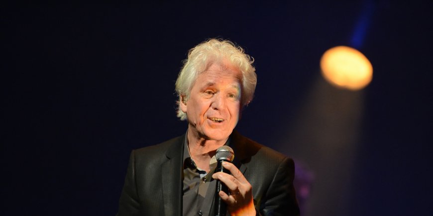 Gérard Lenorman lors d'une performance au Théâtre du Leman en Suisse, le 25 mars 2012.