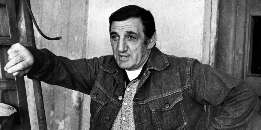 Lino Ventura pendant une pause sur un tournage à Rome, en 1973.