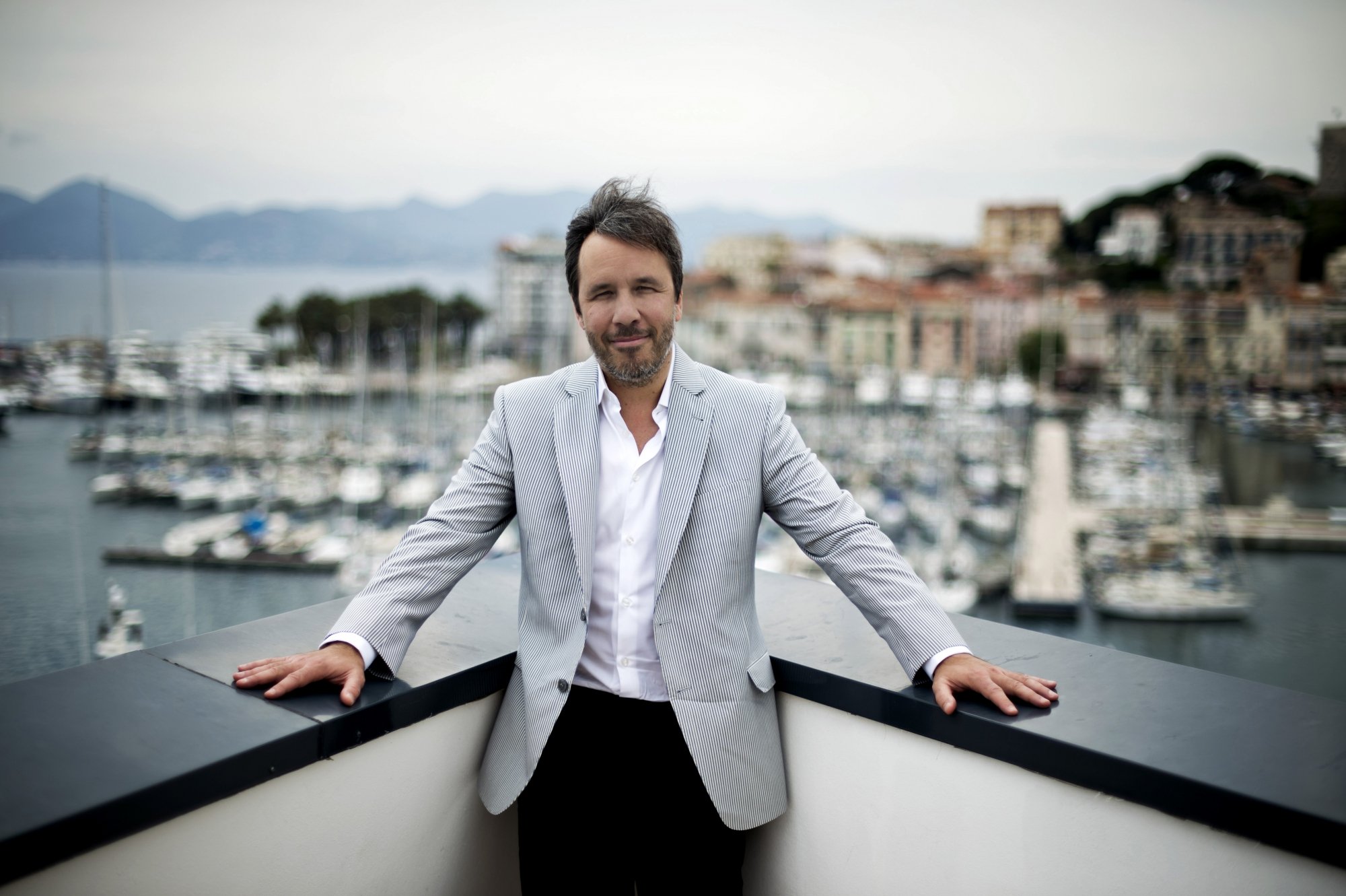 Denis Villeneuve pose durant une session photo à Cannes, pour le Festival de Cannes, le 19 mai 2015.