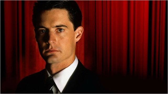 Kyle MacLachlan dans son rôle culte d'agent Dale Cooper pour la série 