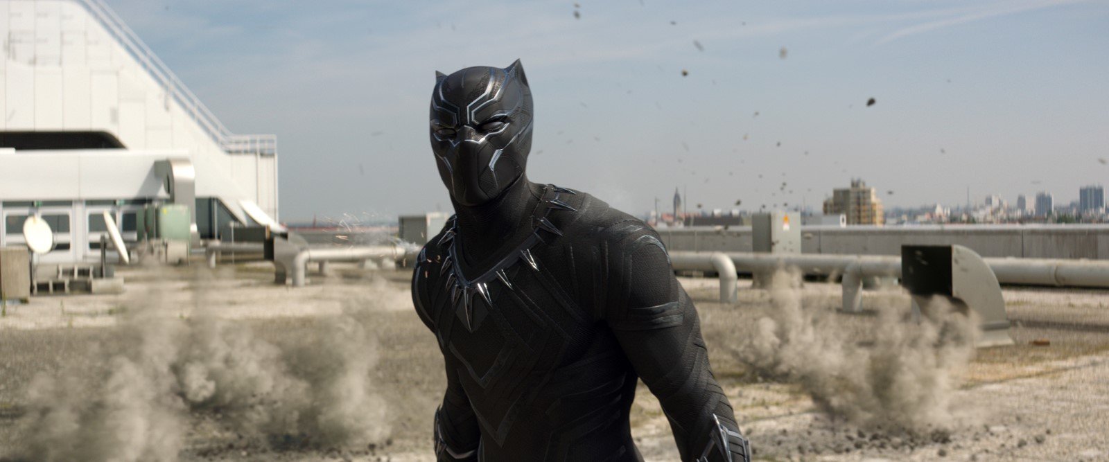 Chadwick Boseman incarne T'Challa alias Black Panther.