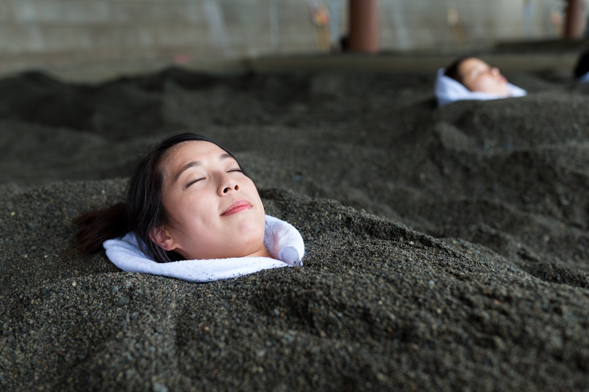 La sablothérapie : tout savoir sur cette thérapie par le sable : Femme  Actuelle Le MAG