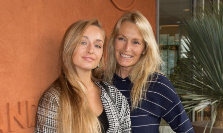 Emma Smet et sa mère, Estelle Lefébure, au village de Roland-Garros à Paris, le 6 juin 2018.