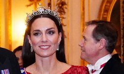 Kate Middleton étincelante : une princesse de choc en robe rouge à sequins, sa tiare fait sensation