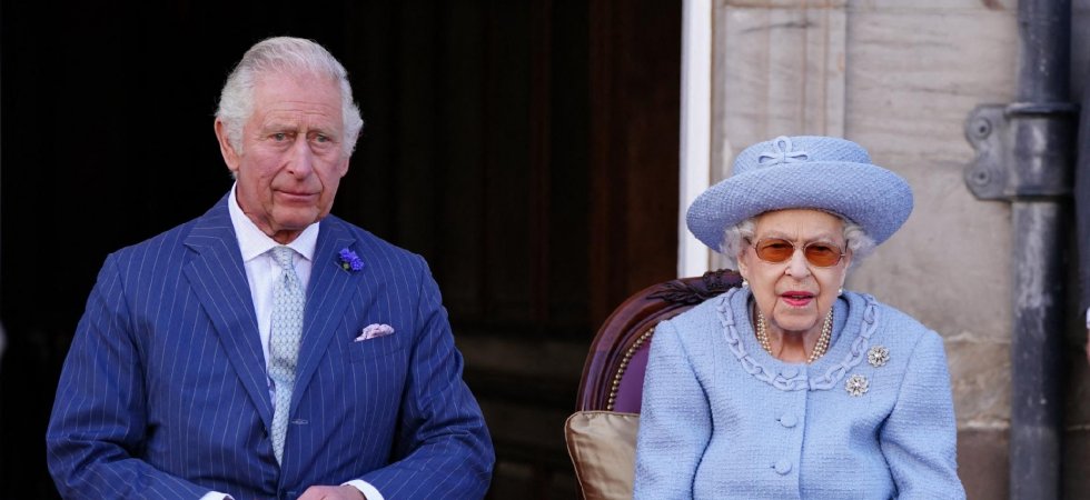 Elizabeth II transfère officiellement une partie de ses fonctions à son fils