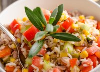 Salade de riz au thon et légumes