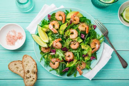 Salade healthy aux crevettes poêlées