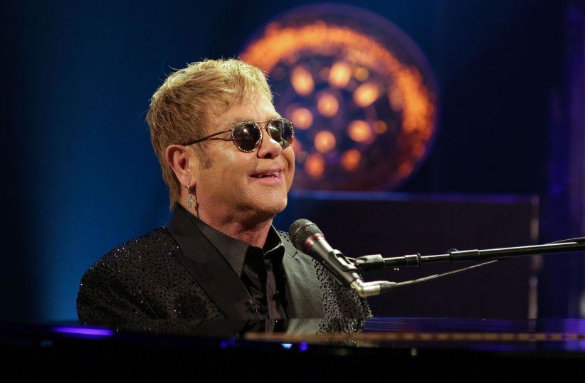 Elton John, sur le plateau du Graham Norton Show à Londres, le 4 février 2016.