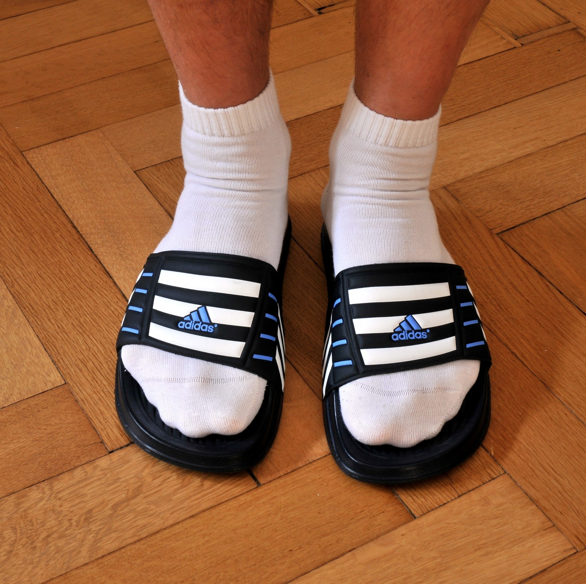 claquette adidas chaussette