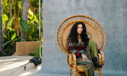 Cher : âgée de 75 ans, la chanteuse devient égérie de la marque UGG